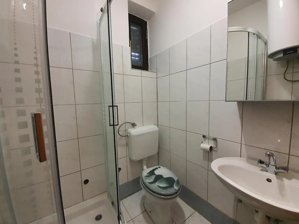 Apartmani Bellevue Vir 0*,